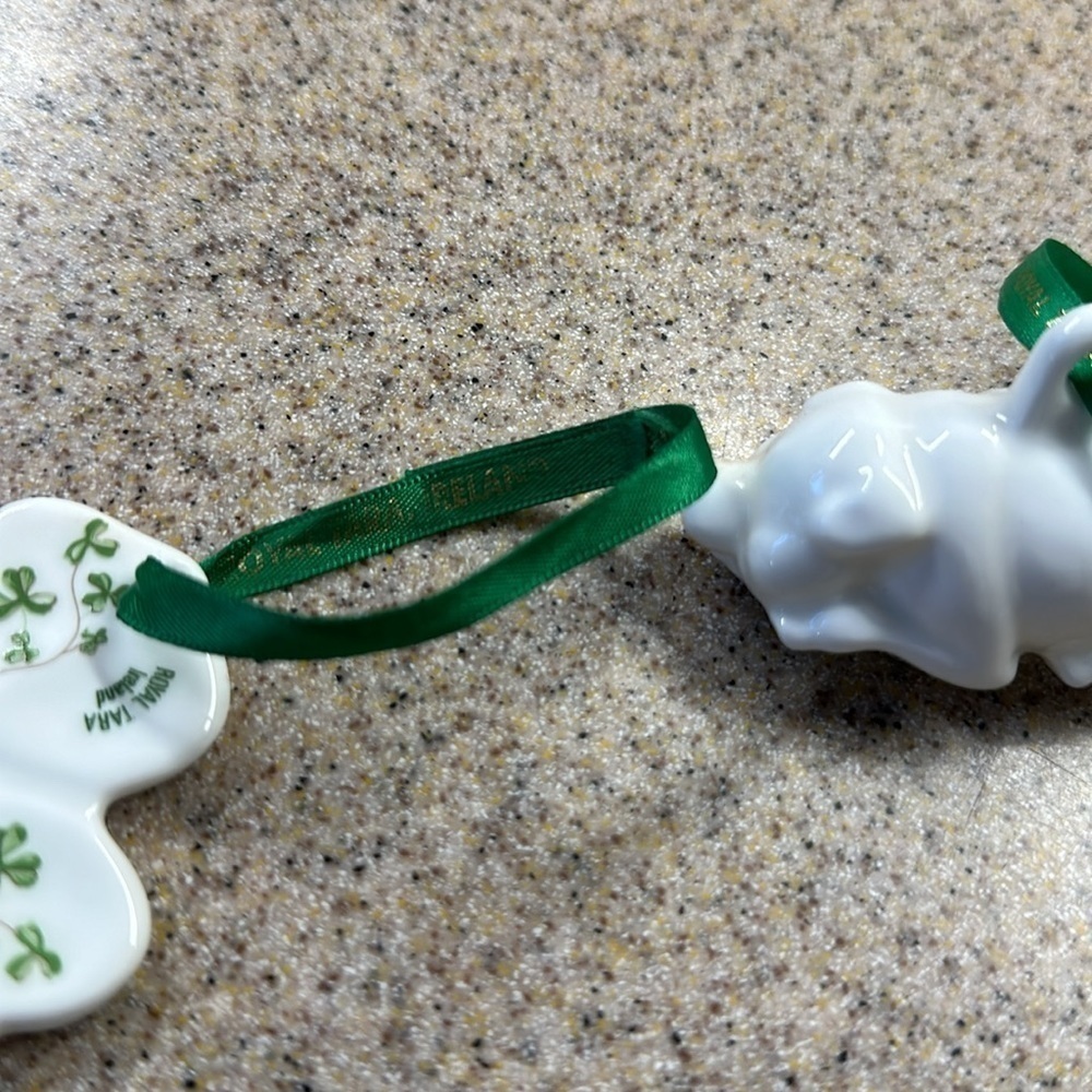 Royal Tara shamrock ornaments made in Ireland clover and pig bone china - Picture 2 of 7